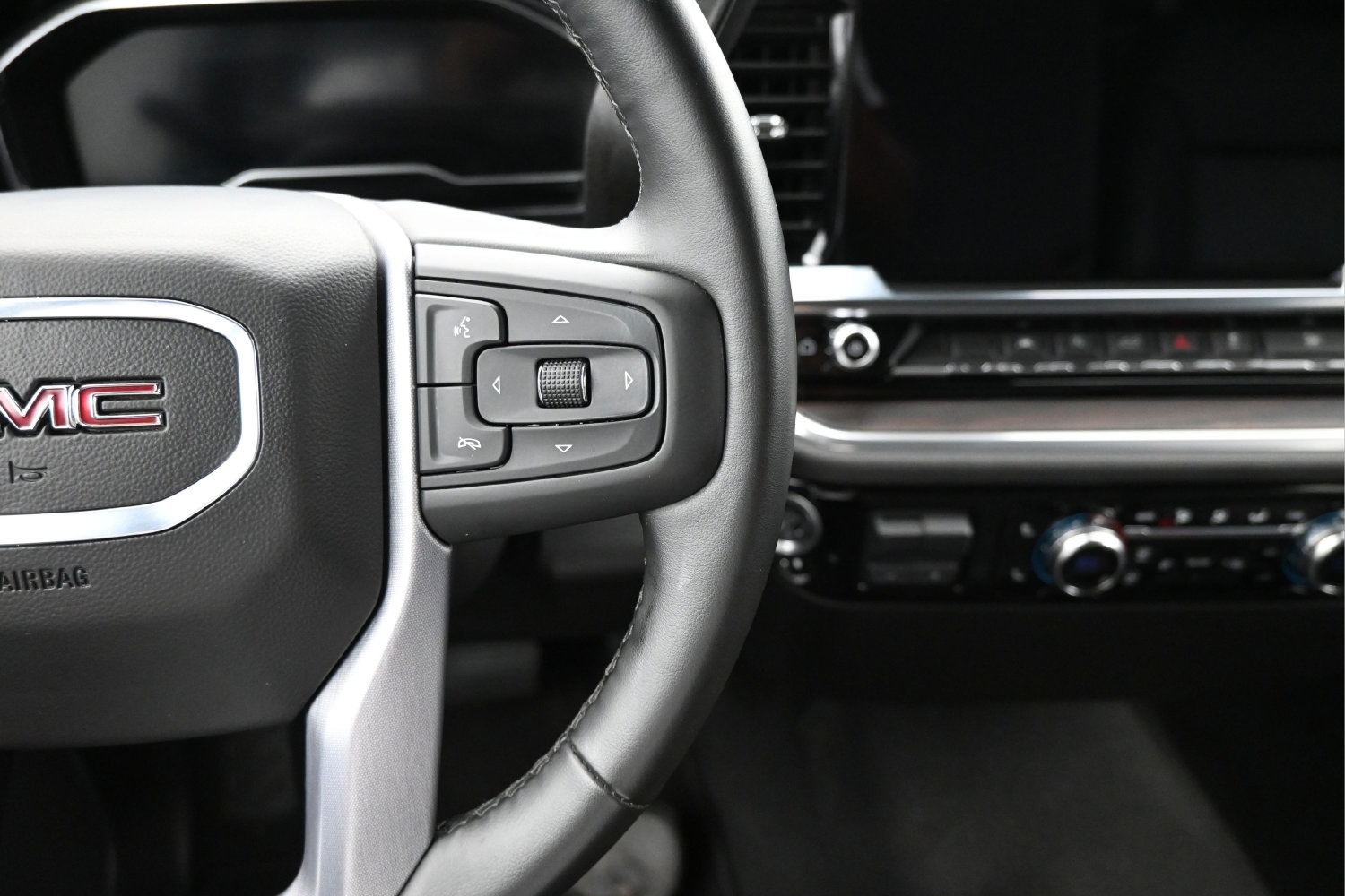 Used 2025 GMC Sierra 1500 SLT RWD image 18