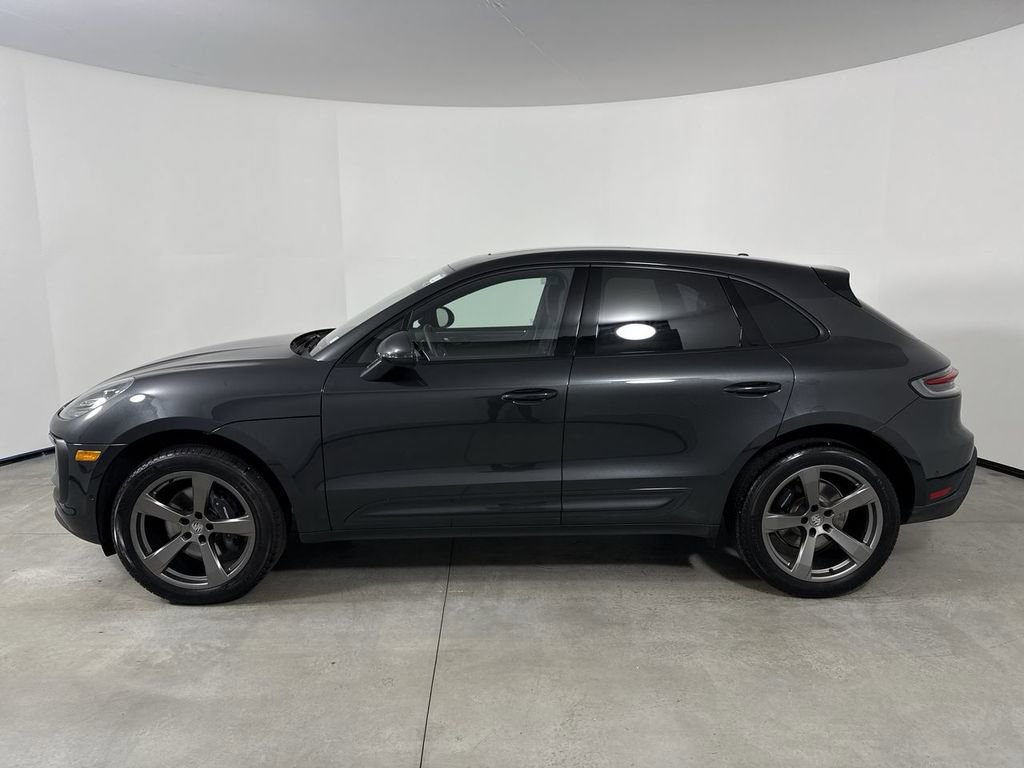 Certified 2025 Porsche Macan image 2