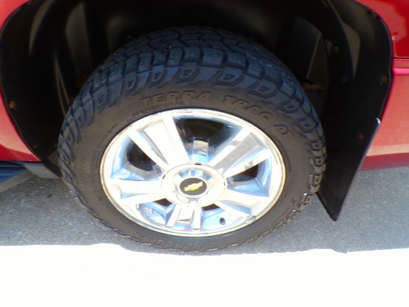 Used 2010 Chevrolet Suburban LTZ image 24