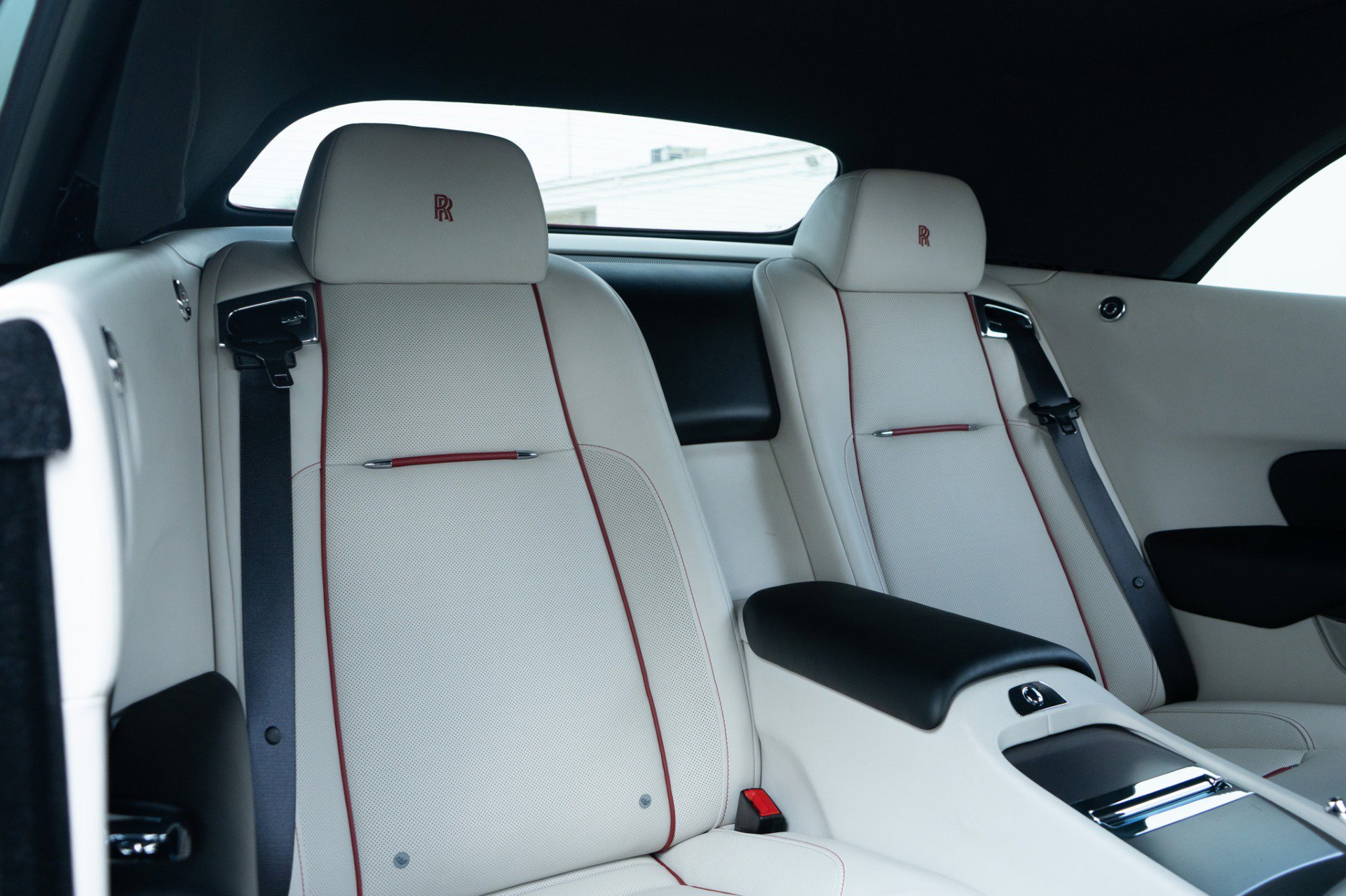 Used 2017 Rolls-Royce Dawn image 28