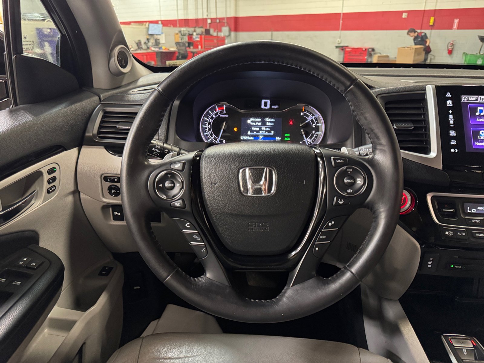 Used 2018 Honda Pilot Touring image 9