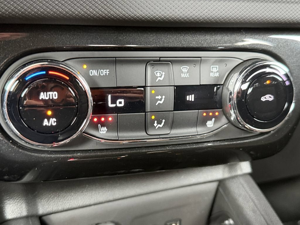 Used 2025 Chevrolet TrailBlazer RS w/ Convenience Package AWD/4WD image 33
