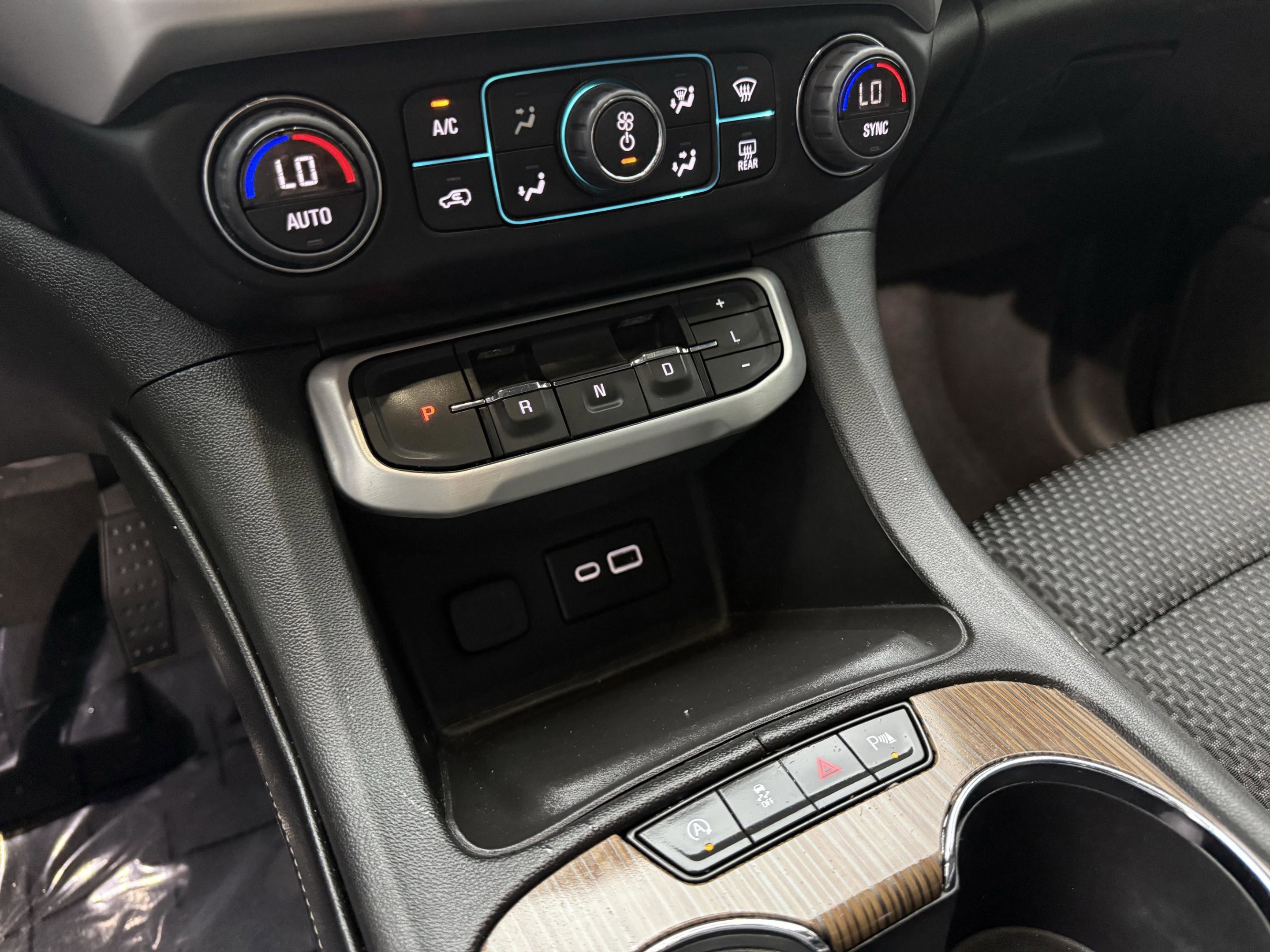 Used 2022 GMC Acadia SLE image 21