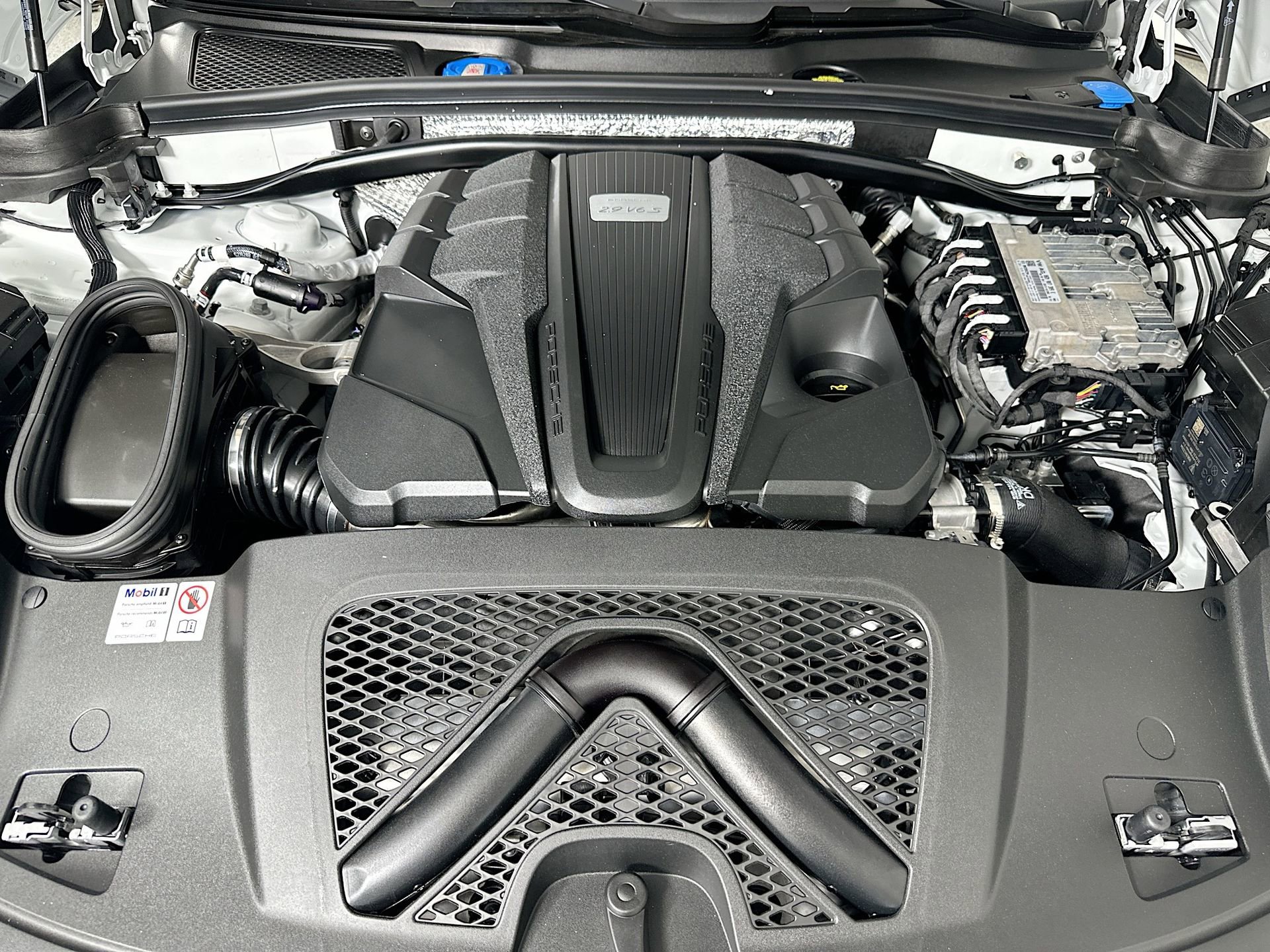 Certified 2024 Porsche Macan S image 39