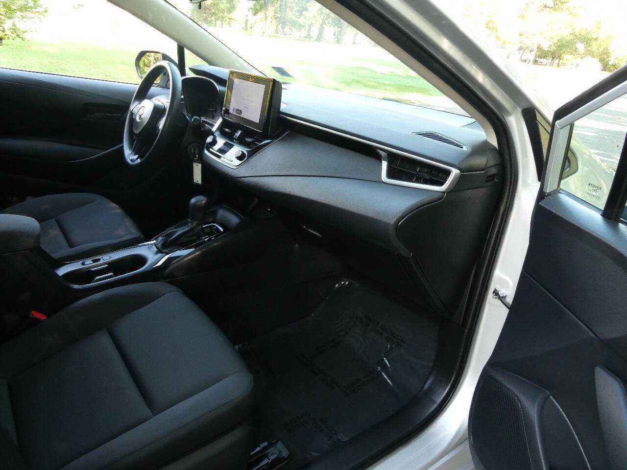 Used 2024 Toyota Corolla LE FWD image 24
