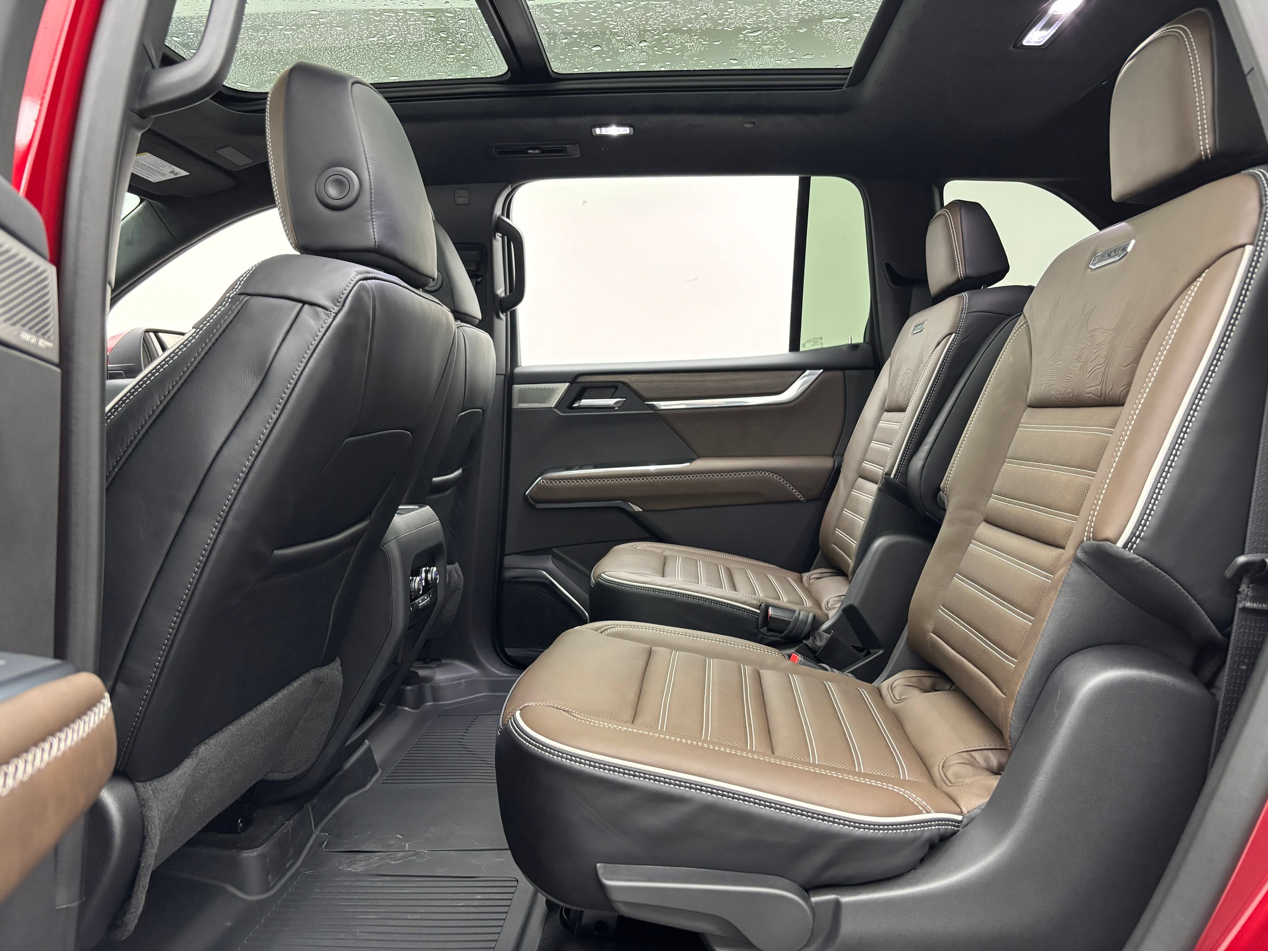 New 2027 GMC Acadia Denali Ultimate w/ LPO, Floor Liner Package AWD/4WD image 47