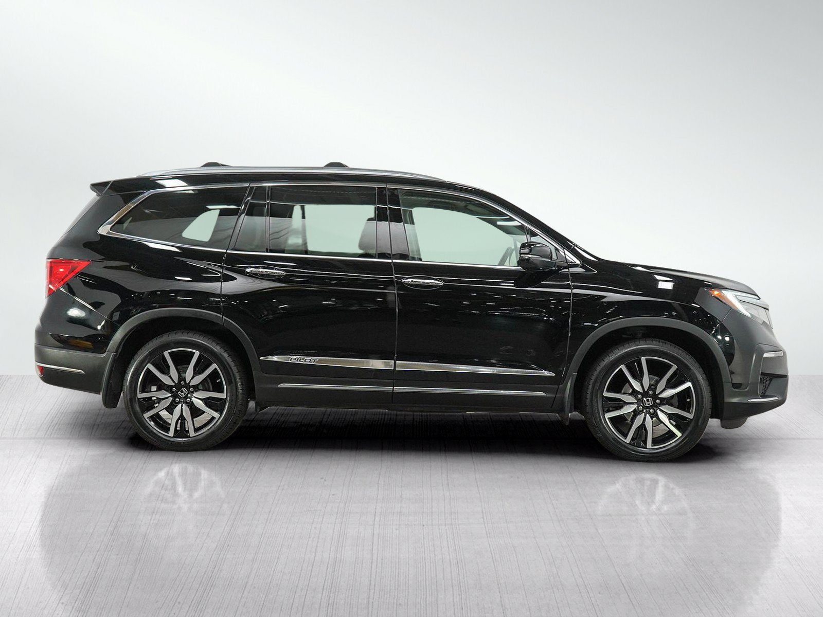 Used 2019 Honda Pilot Touring image 6