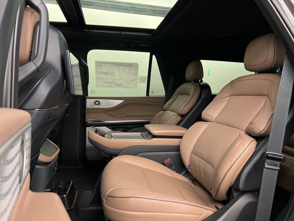 New 2025 Lincoln Navigator Black Label AWD/4WD image 36