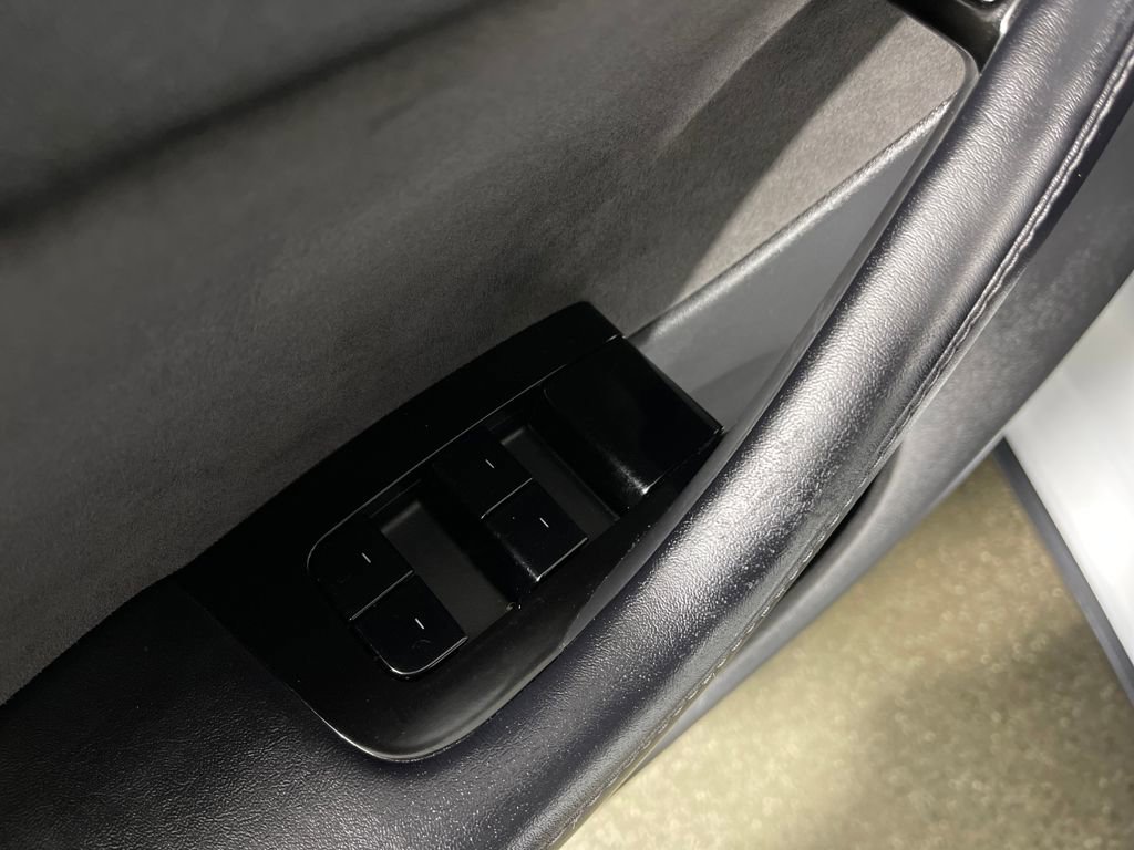 Used 2021 Tesla Model Y Long Range image 16