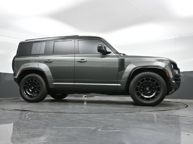 Used 2025 Land Rover Defender 110 AWD/4WD image 39