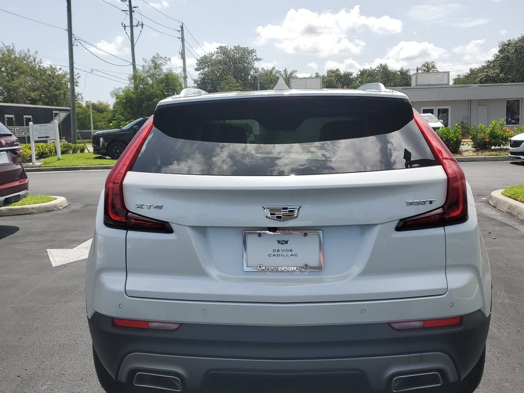 Used 2022 Cadillac XT4 Premium Luxury w/ Safety Alert Package FWD image 13