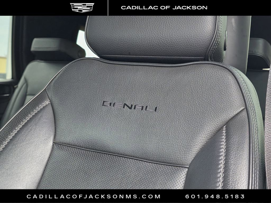 Used 2022 GMC Yukon Denali w/ Denali Ultimate Package AWD/4WD image 18