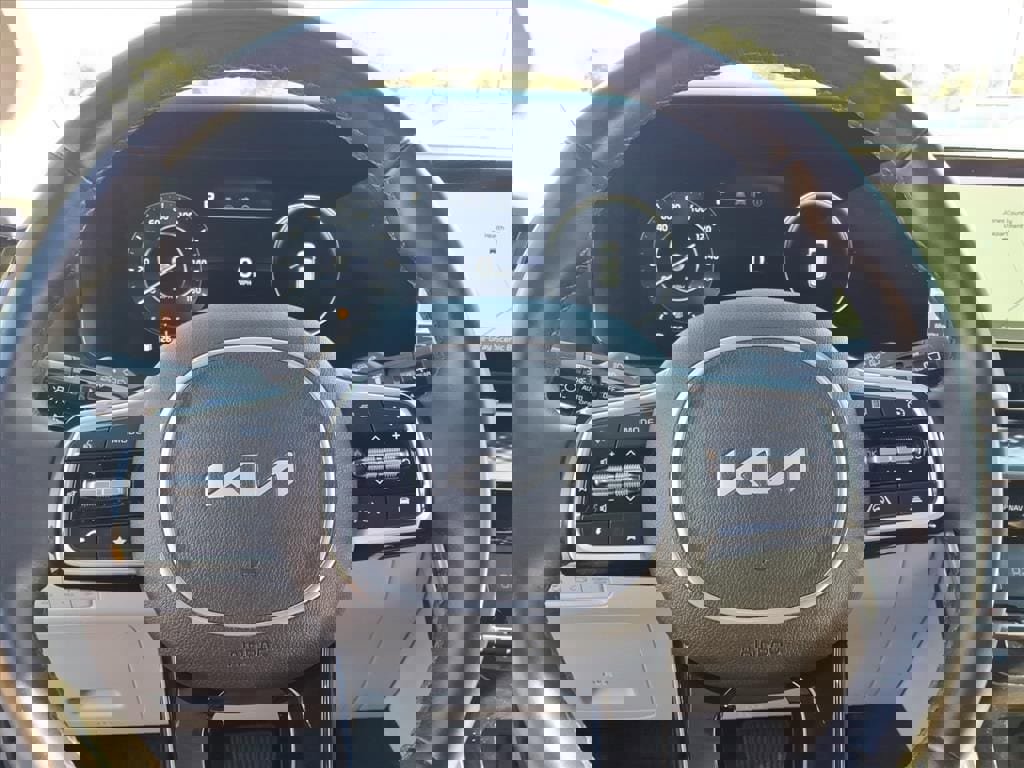 Used 2023 Kia Carnival SX Prestige image 30