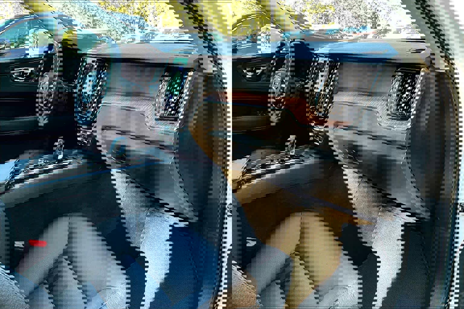 Used 2023 Volvo XC60 B5 Plus w/ Climate Package image 18