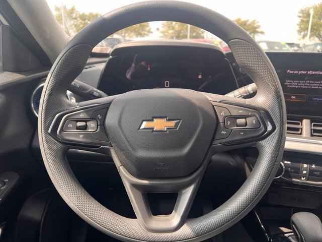 Used 2025 Chevrolet Trax LT FWD image 12