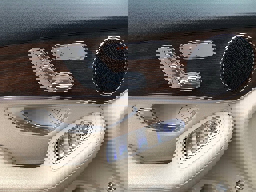 Used 2022 Mercedes-Benz GLC 300 4MATIC image 11