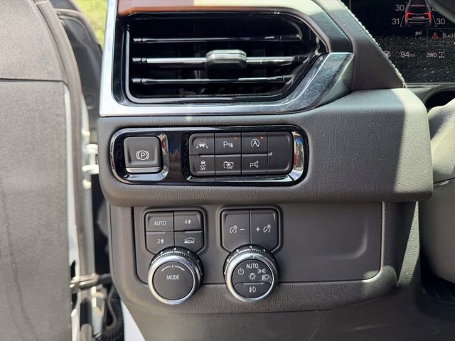 Used 2025 GMC Yukon XL Denali AWD/4WD image 8
