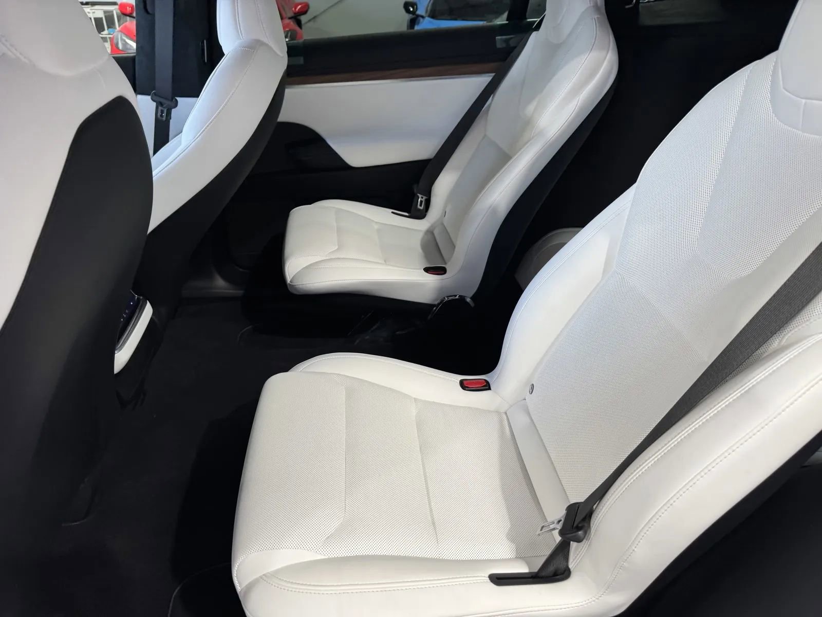 Used 2025 Tesla Model X image 11