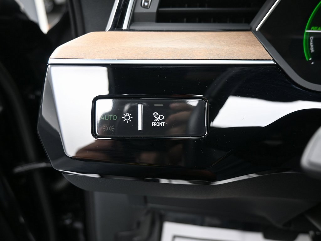 Used 2024 Audi Q8 e-tron Premium Plus image 28