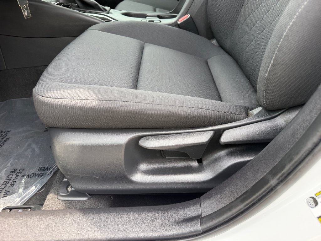 Used 2025 Toyota Corolla LE FWD image 16
