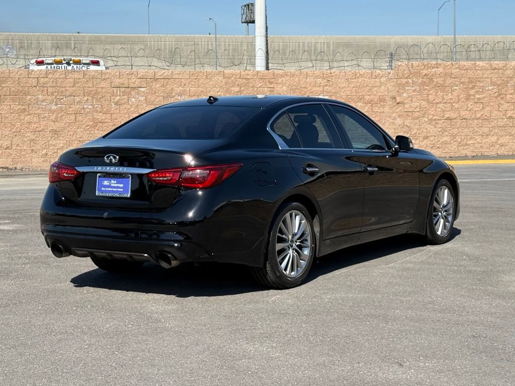 Used 2018 INFINITI Q50 Luxe w/ Essential Package (3.0T Luxe) image 3