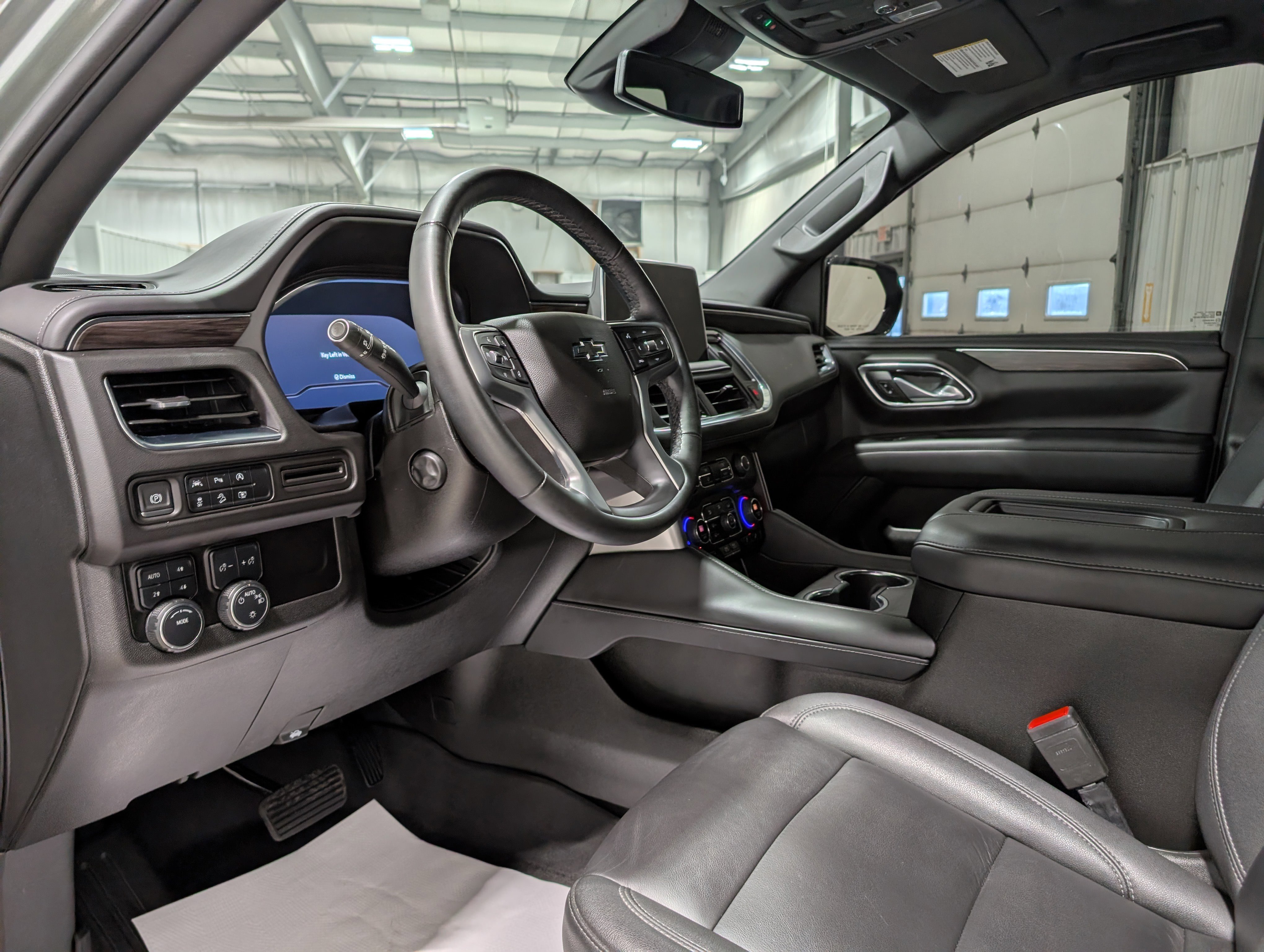 Used 2023 Chevrolet Suburban Z71 w/ Luxury Package image 15