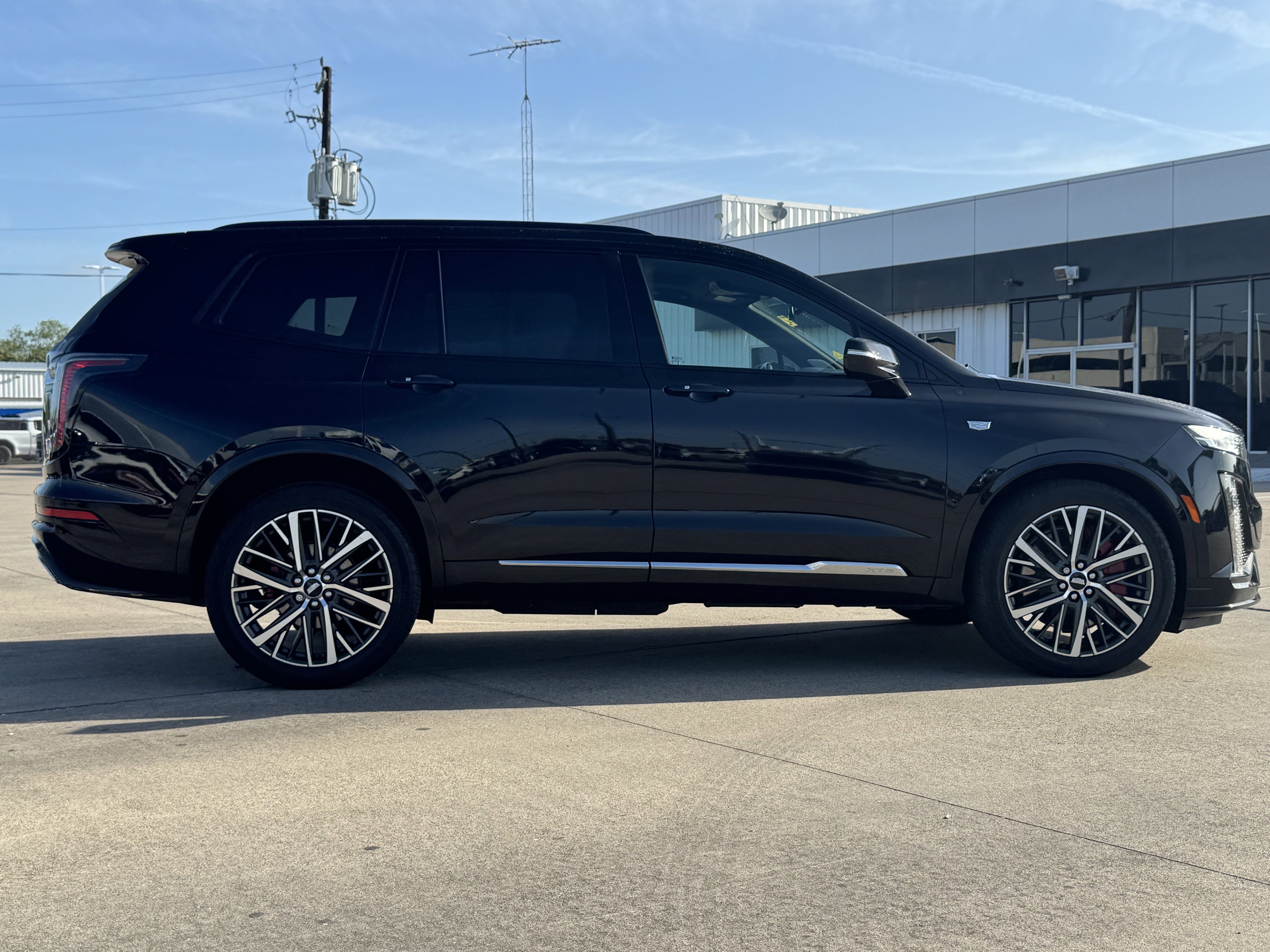 Used 2023 Cadillac XT6 Sport AWD/4WD image 9