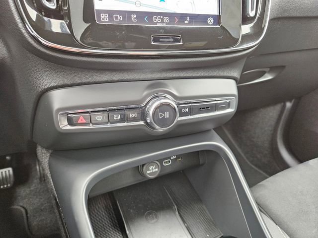 Used 2025 Volvo XC40 B5 Plus AWD/4WD image 25