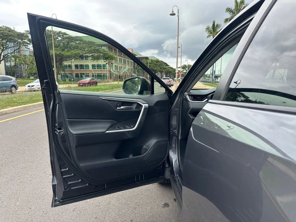 Used 2021 Toyota RAV4 XLE image 13