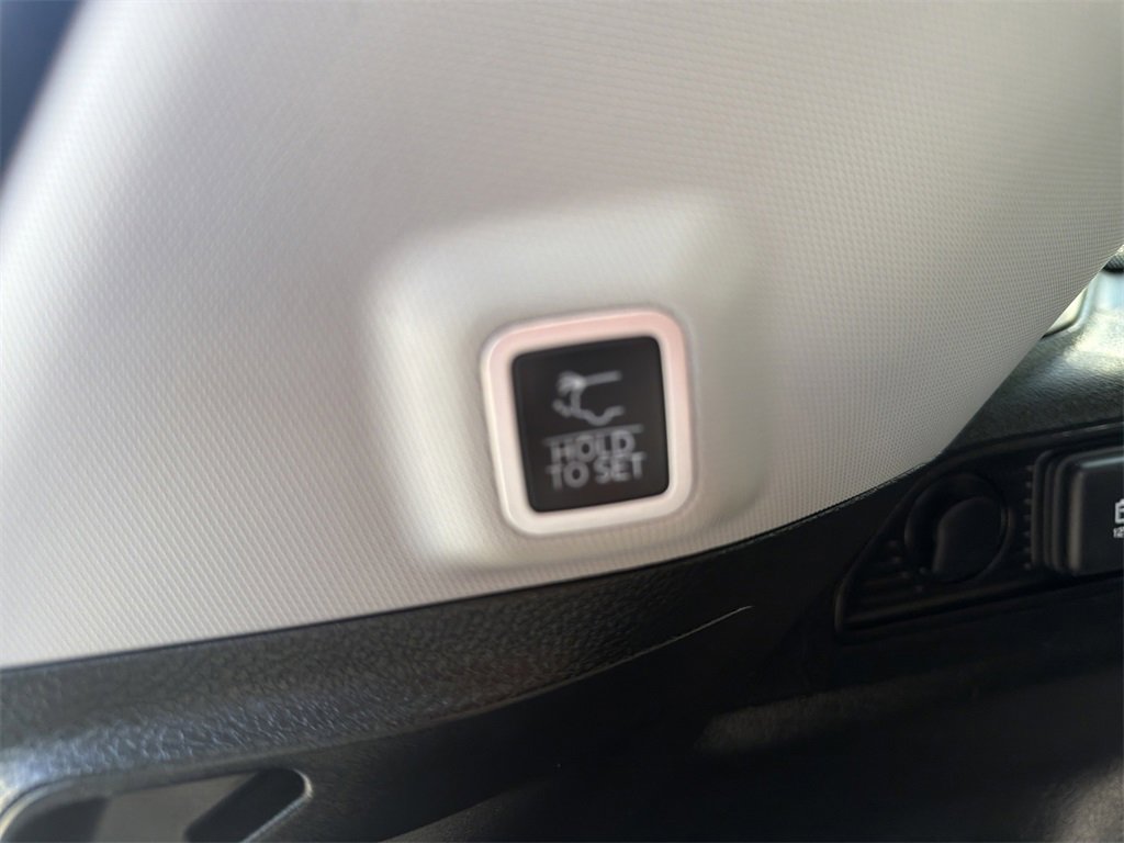 Used 2024 Jeep Grand Cherokee Limited w/ Black Appearance Package image 22