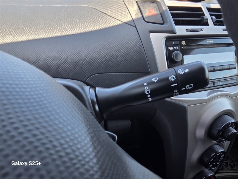 Used 2009 Toyota Yaris S FWD image 21