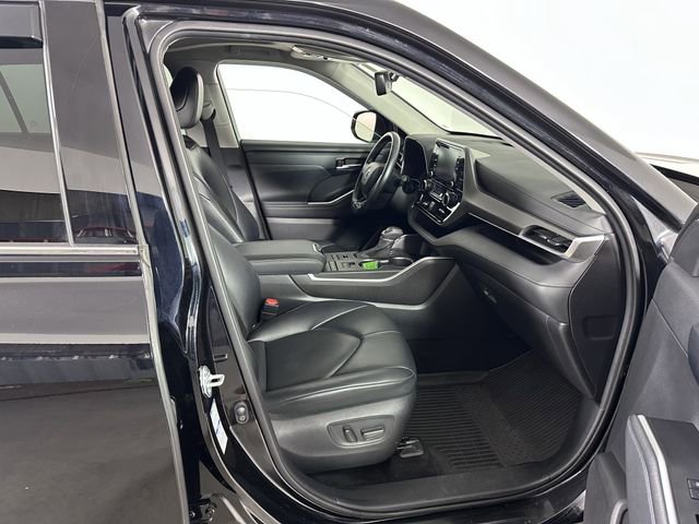 Used 2021 Toyota Highlander XLE AWD/4WD image 10