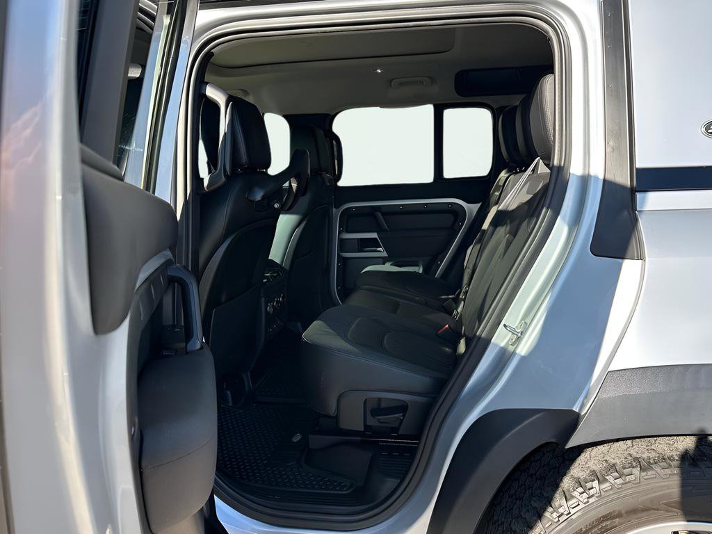 Used 2020 Land Rover Defender 110 First Edition AWD/4WD image 21