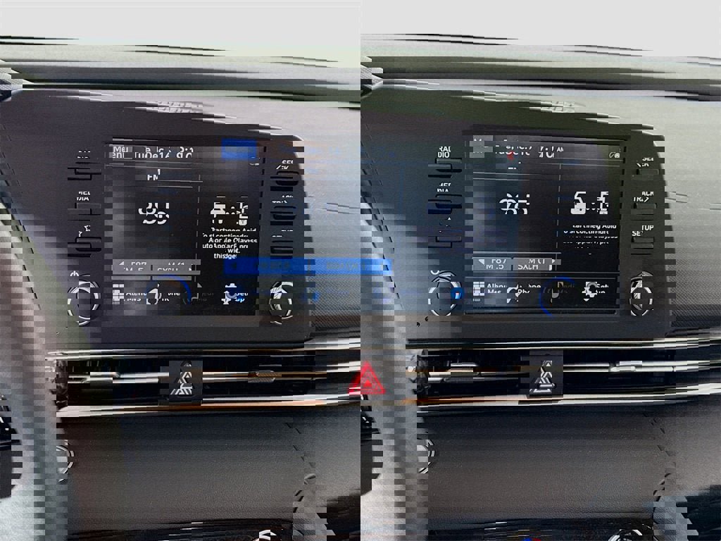 Used 2023 Hyundai Elantra SEL w/ Preferred Accessory Package image 8