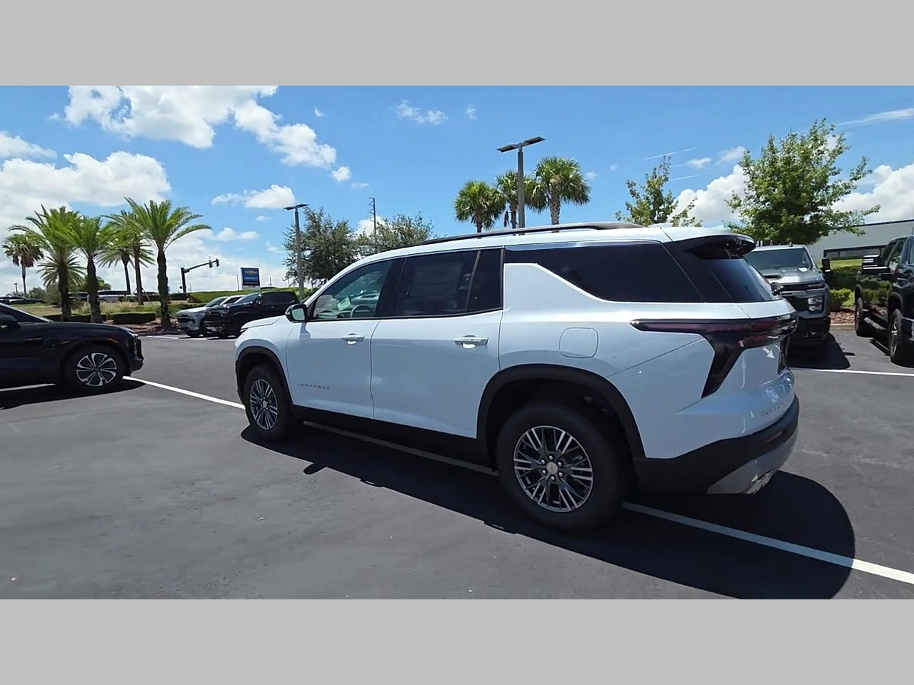 New 2026 Chevrolet Traverse LT w/ Driver Confidence Package AWD/4WD image 19