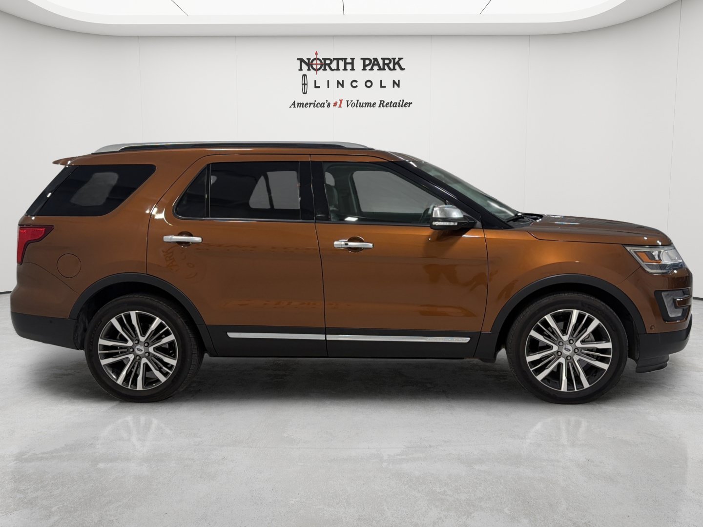 Used 2017 Ford Explorer Platinum AWD/4WD image 6
