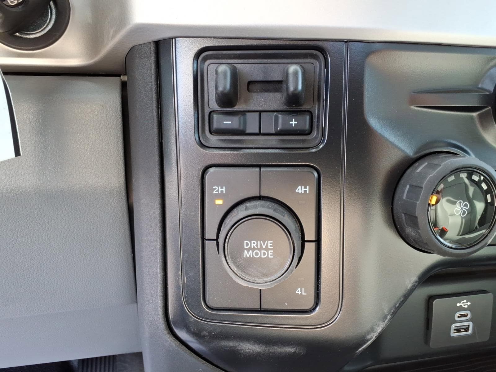 New 2025 Ford F550 4x4 Regular Cab Super Duty image 45