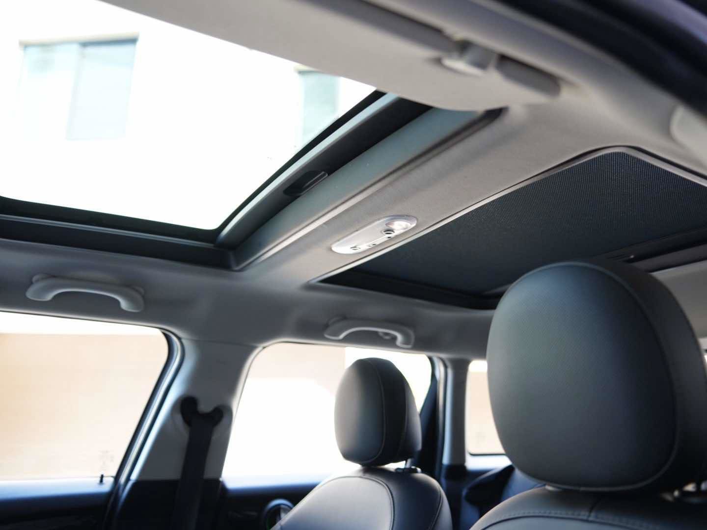 Used 2019 MINI Cooper 4-Door Hardtop FWD image 18