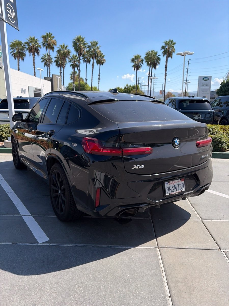 Used 2024 BMW X4 xDrive30i w/ M Sport Package AWD/4WD image 3