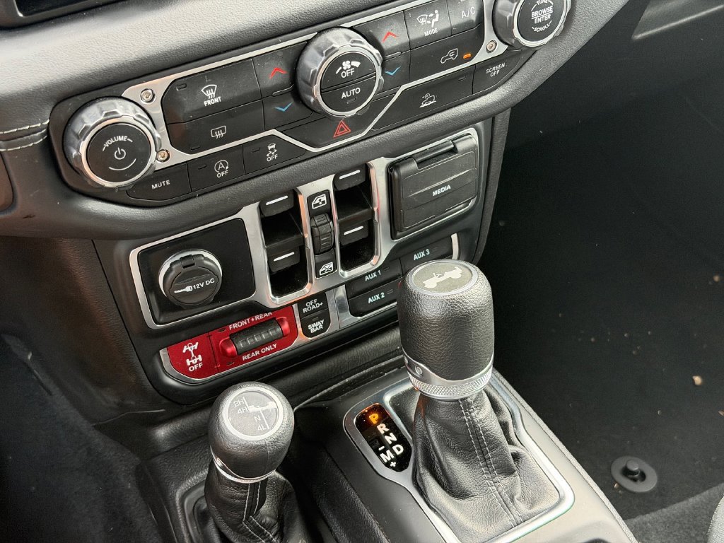 Used 2025 Jeep Wrangler Unlimited Rubicon AWD/4WD image 15