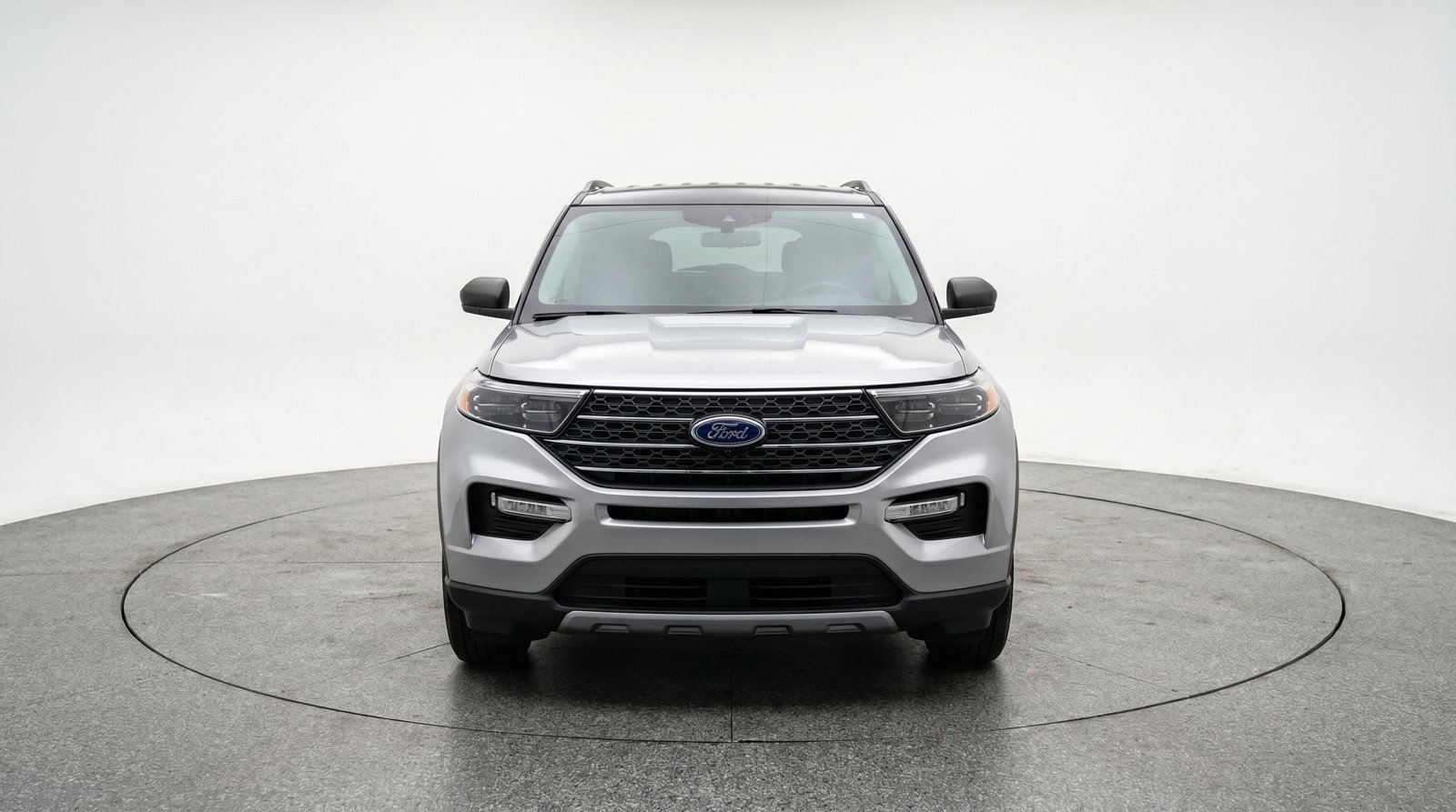 Used 2024 Ford Explorer XLT w/ Equipment Group 202A RWD image 2