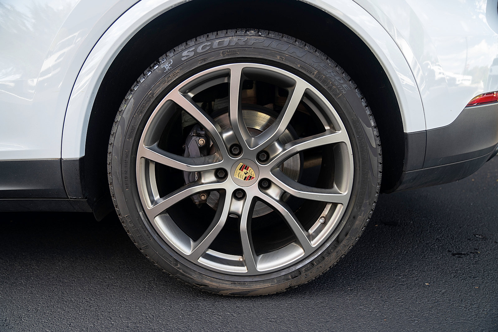 Certified 2022 Porsche Cayenne Platinum Edition AWD/4WD image 25