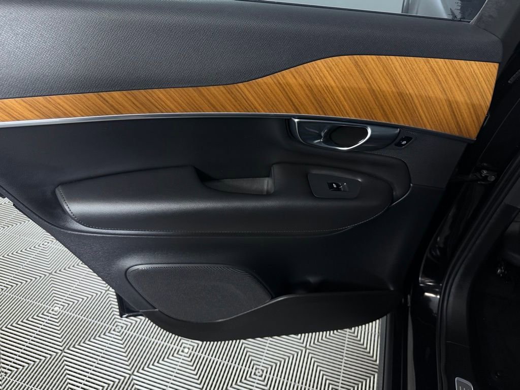 Used 2025 Volvo XC90 B6 Plus image 27