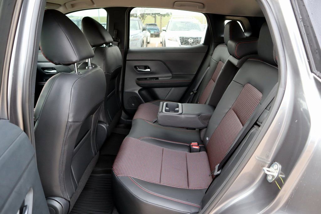 New 2025 Nissan Kicks SR FWD image 10