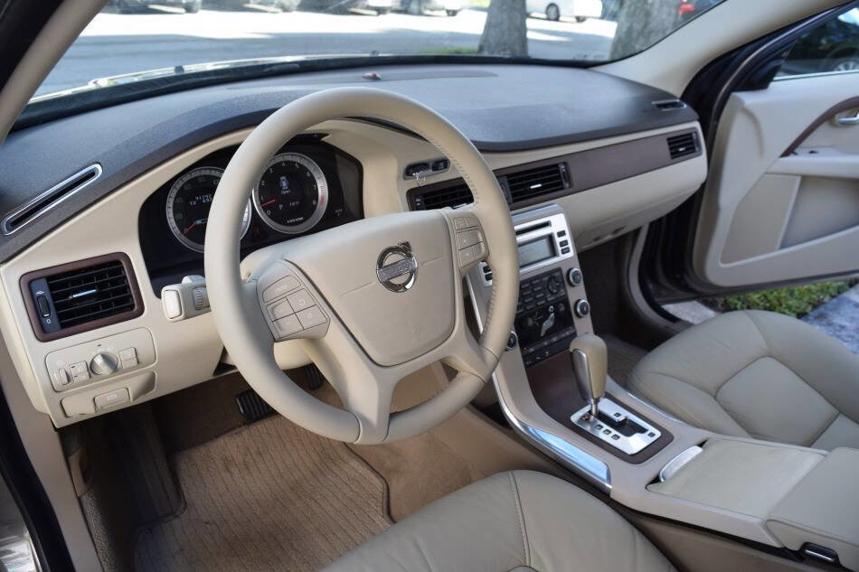 Used 2011 Volvo XC70 3.2 w/ Premium Pkg image 40