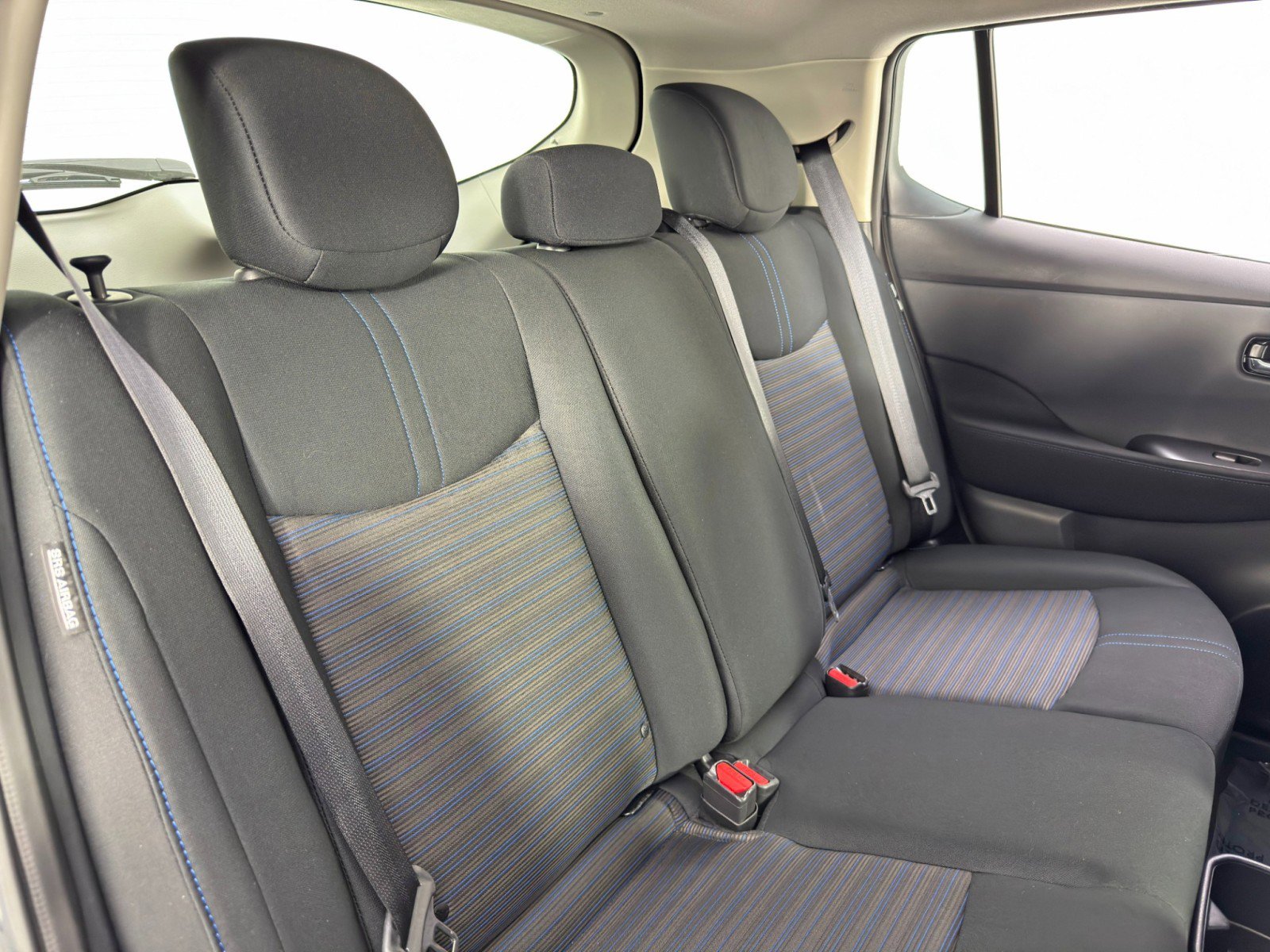 Used 2025 Nissan Leaf S image 30