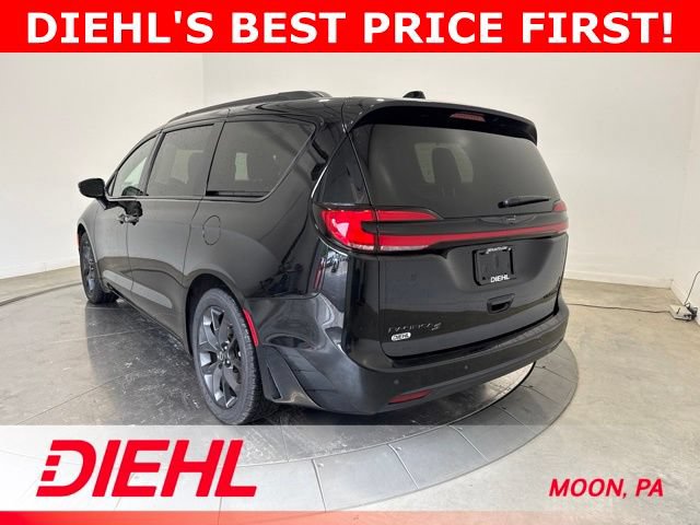 Used 2025 Chrysler Pacifica Limited FWD image 5