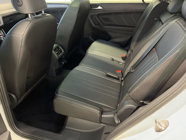 Certified 2023 Volkswagen Tiguan SE w/ Panoramic Sunroof Package FWD image 16
