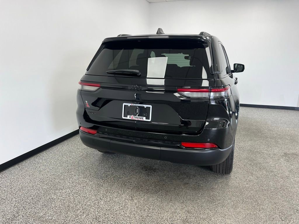 Used 2024 Jeep Grand Cherokee Altitude image 6