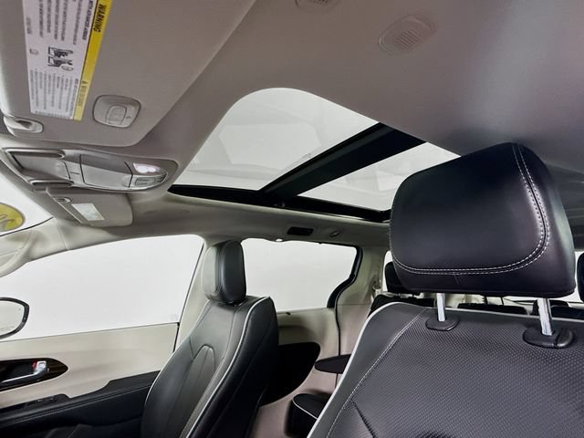Used 2024 Chrysler Pacifica Limited FWD image 22